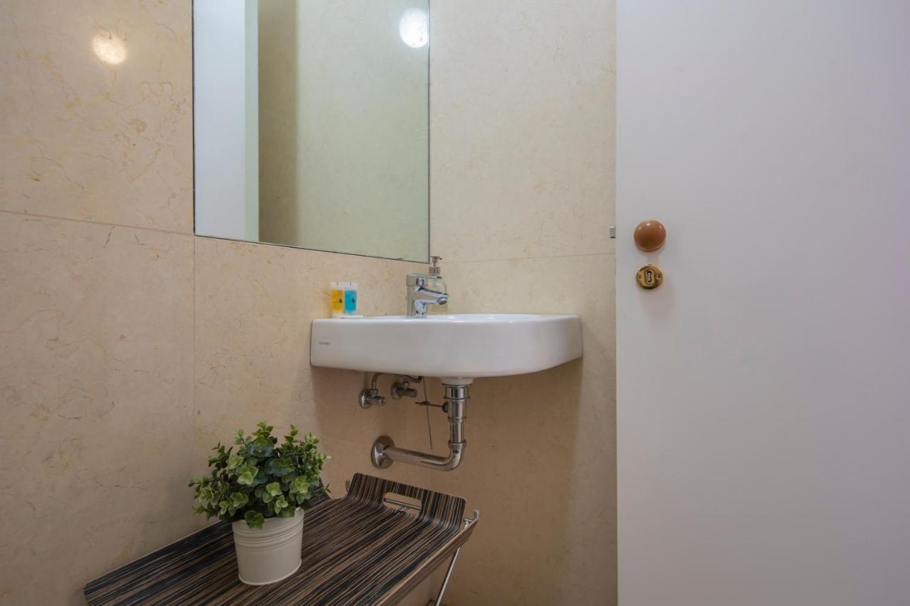 Downtown Apartment Santa Justa Lisbon Exterior photo