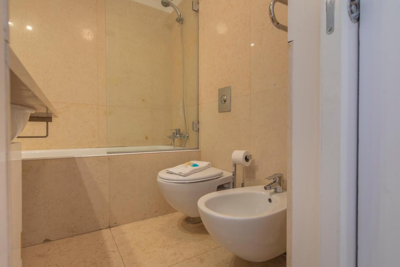 Downtown Apartment Santa Justa Lisbon Exterior photo